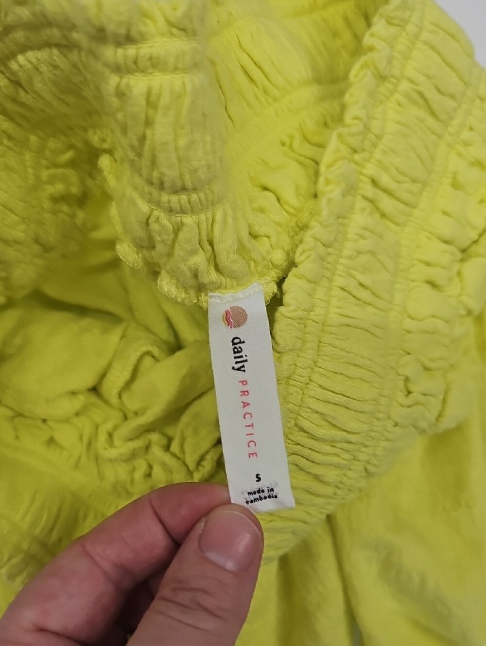 Anthropologie High-Waist Smocked Shorts in Lemon Size Small - Picture 4 of 5